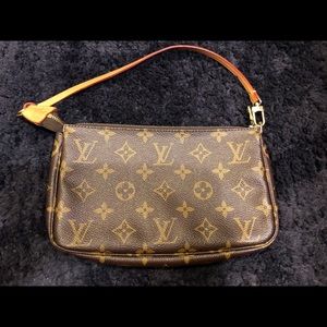Louis Vuitton Pochette
